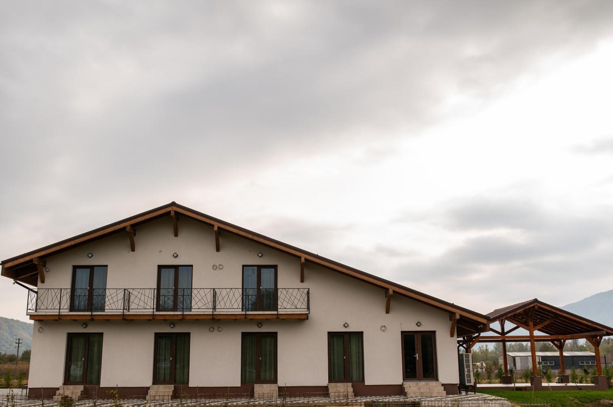 Pensiunea Subcarpati Calimanesti Exterior photo